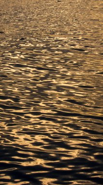 akşam su dalgaları, turuncu siyah renkler