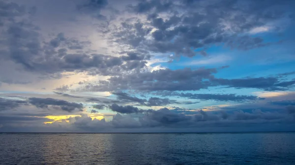 Nubes Atmosféricas Sobre Mar — Foto de Stock