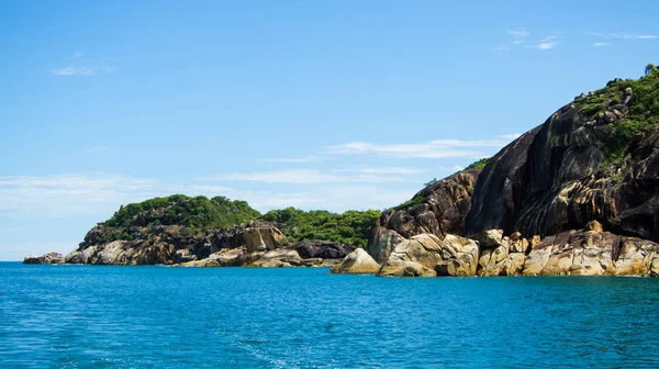 Costa Rochosa Uma Ilha — Fotografia de Stock