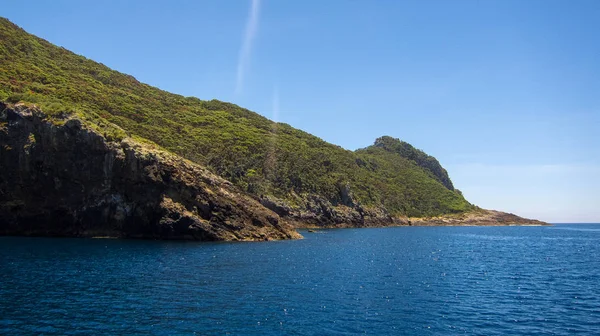 Ilha Dia Ensolarado Com Água Azul — Fotografia de Stock