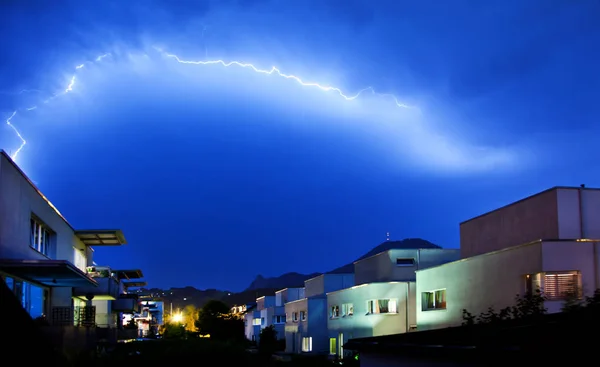 Salzburg oteli şimşek, mavi gökyüzü flash, mavi tatilinde cıvata