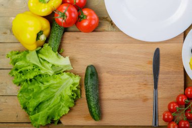 Domates, Çin lahanası ile sebze salatası