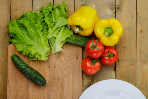 Ensalada Verduras Con Tomates Pimiento Amarillo Pepinos — Foto de Stock