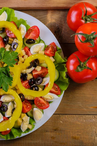 Groente Salade Met Tomaten Kaas Chinese Kool Gele Peper — Stockfoto