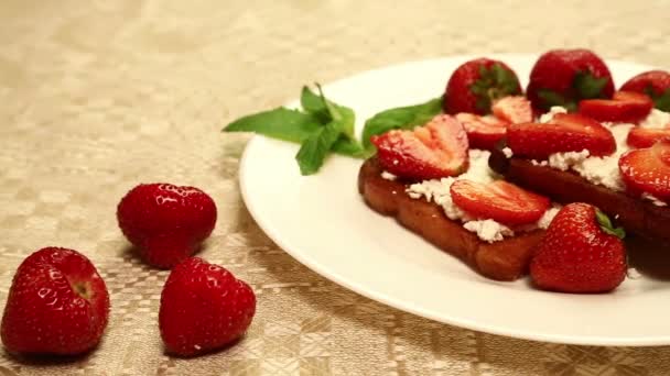 Dessert Toast Cottage Cheese Strawberries Table White Plate — Stock Video