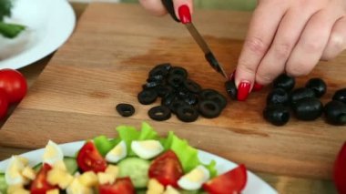 Ev yapımı sebze salatası pişirme ile domates, peynir ve Bıldırcın yumurta