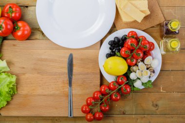 Sebze salatası peynir ve Bıldırcın yumurta