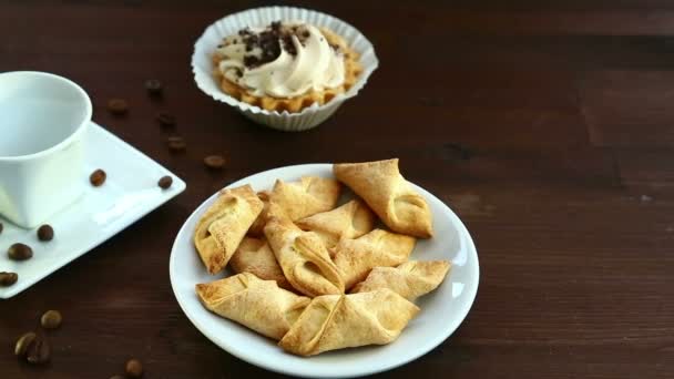 Table Coffee Beans Biscuits Black Coffee Poured White Cup — Stock Video