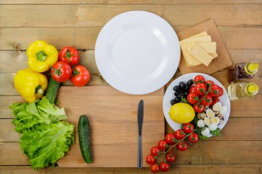 Sebze salatası peynir ve Bıldırcın yumurta