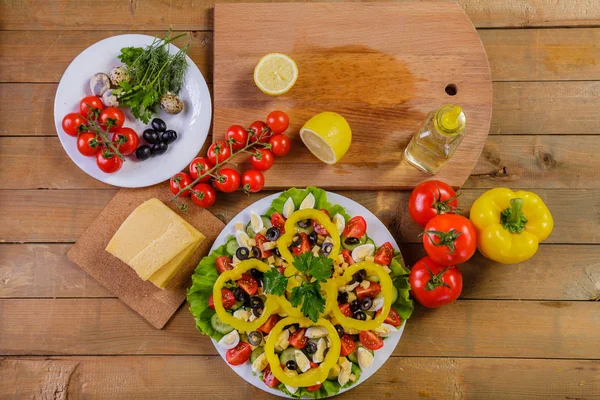 Groente Salade Met Kaas Kwartel Eieren — Stockfoto