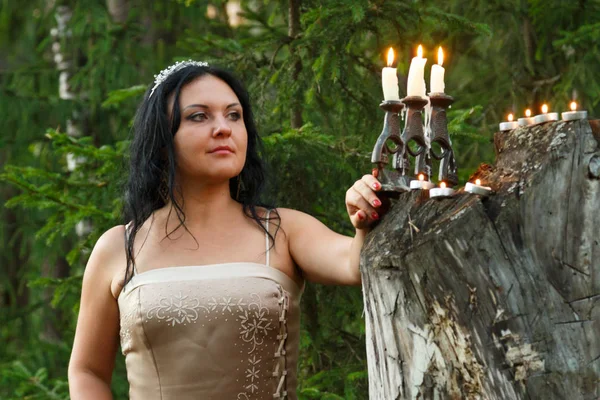 Une Fée Forêt Vêtements Blancs Avec Chandelier Allumé Bougies Dans — Photo