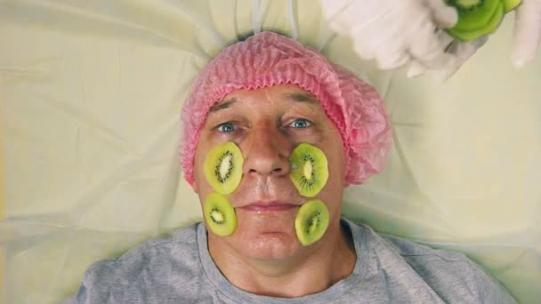 Hands Woman Cosmetician Remove Person Man Fruit Mask Fruit Kiwi — Stock Video