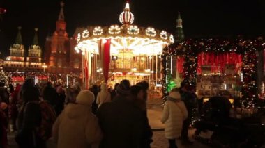 11 Ocak 2018 Kremlin, Rusya, Moskova, Kızıl meydan. Noel. Sakinleri ve ziyaretçiler için eğlence etkinlikleri.