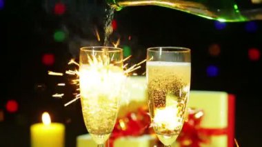 Fireworks uygulamasından Bengal mumlar ve gözlük hangi şampanya dökün