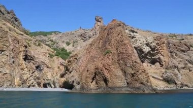 Kayalık uçurum su tablosundan kaldırılır
