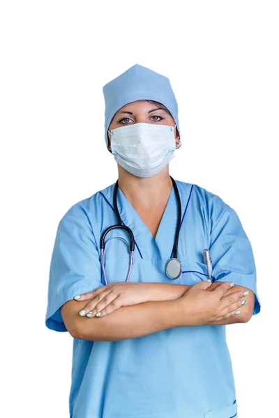 Женщина-врач в медицинской маске со скрещенными руками на белом фоне . — стоковое фото
