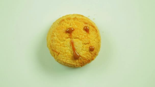 Cookies with a funny emoticon painted by a muzzle emotion calm. Movement in a circle. Hand Made. — Stock Video