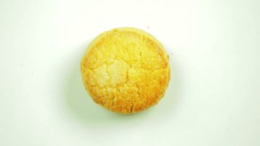 Tereyağı bisküvi yuvarlak. Bir daire içinde hareket.