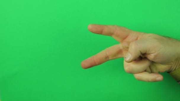 Main masculine sur un fond vert montre des gestes . — Video