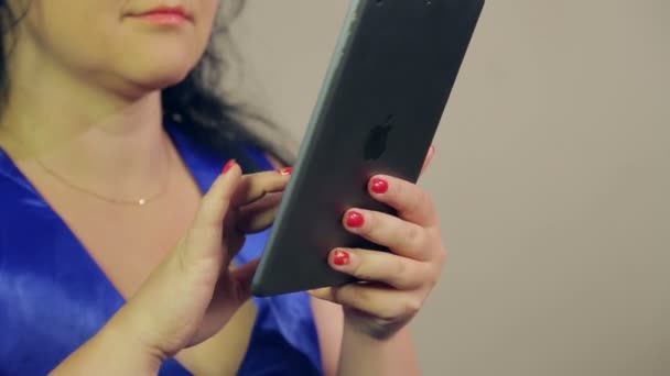 Young Woman Writes Her Ipod Tablet Smiles Close — Stock Video