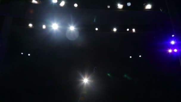 Освещение в зале для концерта — стоковое видео