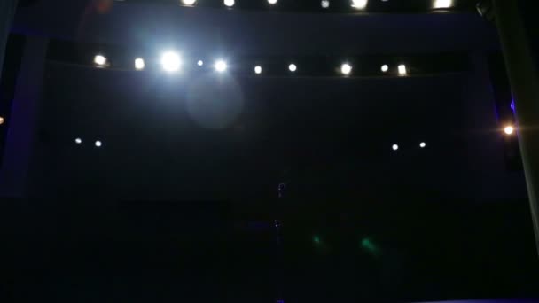 コンサートのための講堂での照明 — ストック動画