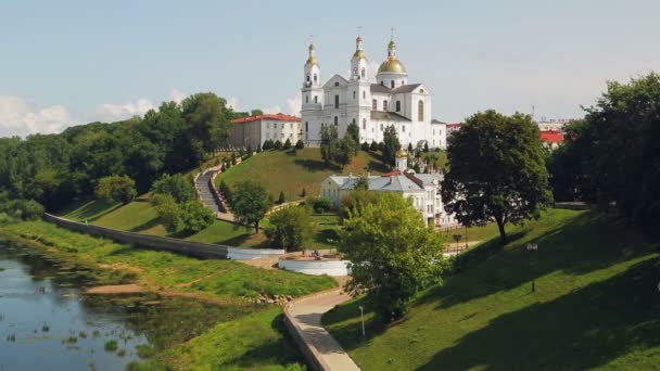 Catedral de la Asunción en la ciudad de Vitebsk, República de Bielorrusia, 16 de julio de 2019 — Vídeos de Stock