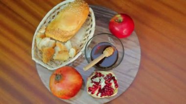 Rosh Anshan nar, bal ve challah için davranır bir iplik çanak