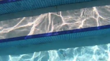 Havuzdan çıkışa giden basamaklar