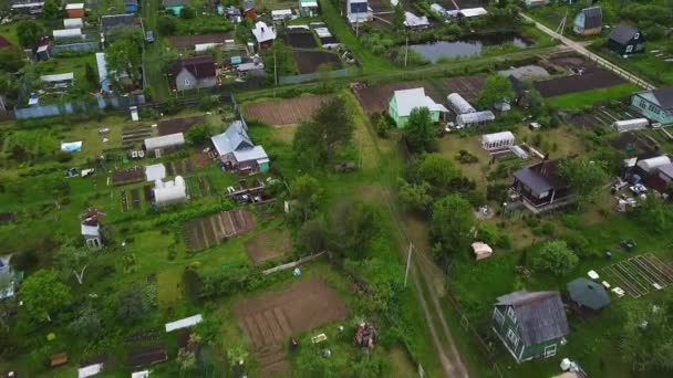 Rekreační vesnice v ekologické oblasti zelené zóny — Stock video