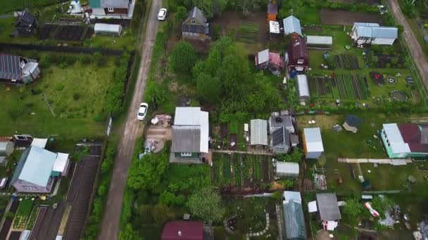 Stugby landsbygd i ett grönt område ekologiskt område — Stockvideo