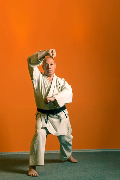 Karate Man White Kimono Black Belt Performs Kata Exercises Vertical — Stock Photo, Image