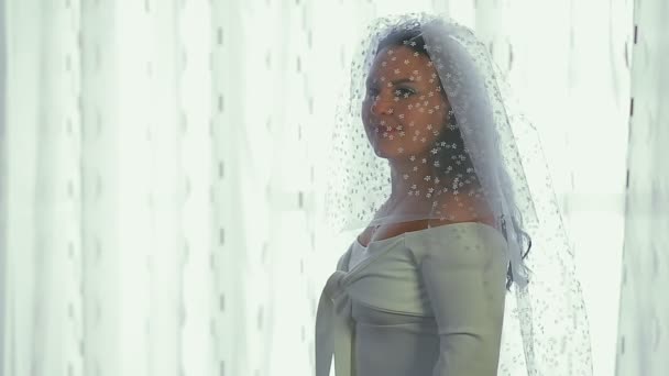 Joodse Bruid Staat Een Sluier Sluiers Haar Gezicht Wachtend Bruidegom — Stockvideo