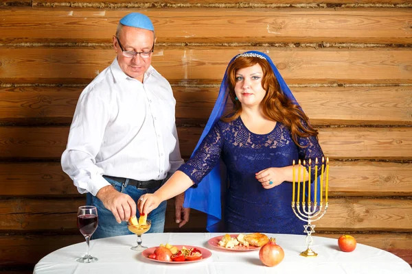 Uma Família Judaica Marido Kippah Uma Esposa Uma Capa Suas — Fotografia de Stock