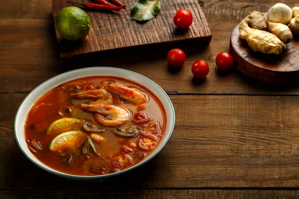 Sopa Ñame Tom Con Camarones Lima Plato Ligero Cerca Los — Foto de Stock