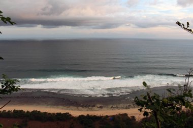 Florida'da-Florida'da plaj ve gün batımı sırasında bazı kırık batık. Bali, Temmuz 2018 alınan.