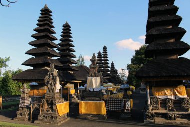 Pura Ayun Tapınağı ve Bahçe karmaşık çevresinde. Huzurlu ve sakin. PC çekilmiş Bali - Temmuz 2018.