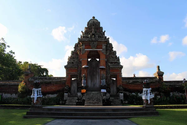 Pura Ayun 寺和花园综合体的大门 宁静祥和 在巴厘被带走 2018年7月 — 图库照片