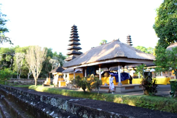 周围普拉 Ayun 寺和花园建筑群 平和安详 个人计算机在巴厘岛被采取了 2018年7月 — 图库照片