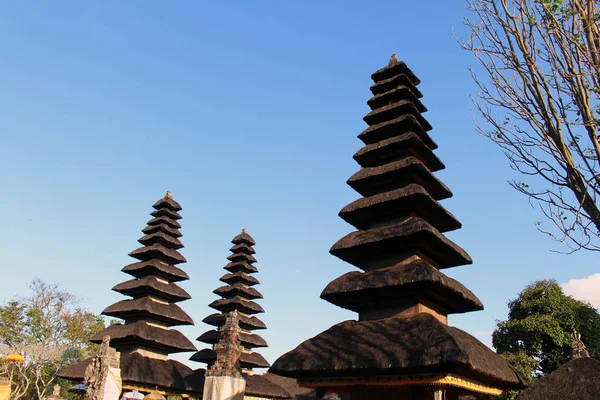 Pura Ayun Tapınağı ve Bahçe karmaşık çevresinde. Huzurlu ve sakin. PC çekilmiş Bali - Temmuz 2018.