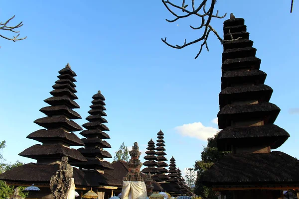Pura Ayun Tapınağı ve Bahçe karmaşık çevresinde. Huzurlu ve sakin. PC çekilmiş Bali - Temmuz 2018.