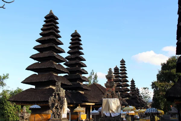 Pura Ayun Tapınağı ve Bahçe karmaşık çevresinde. Huzurlu ve sakin. PC çekilmiş Bali - Temmuz 2018.