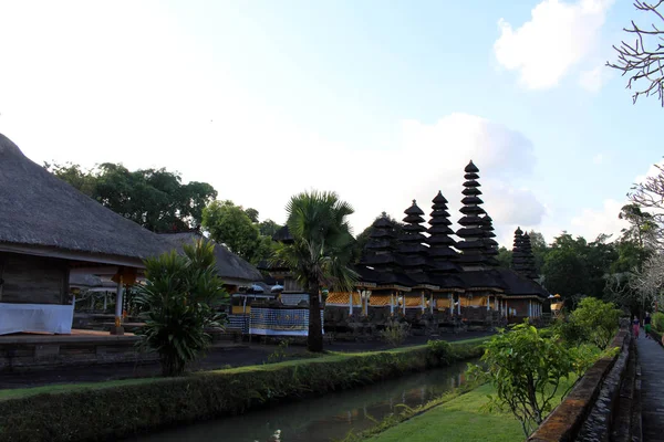 Pura Ayun Tapınağı ve Bahçe karmaşık çevresinde. Huzurlu ve sakin. PIC çekilmiş Bali - Temmuz 2018.
