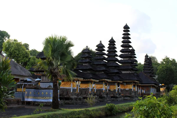 周围普拉 Ayun 寺和花园建筑群 平和安详 图片拍摄于巴厘岛 2018年7月 — 图库照片
