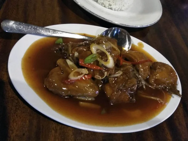 Une Portion Poulet Frit Indonésien Chinois Beurre Sauce Spéciale Délicieux — Photo