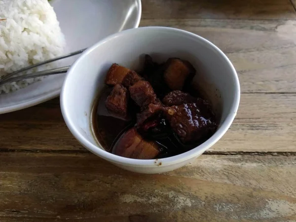 Babi Kecap インドネシアの甘い醤油と豚肉を煮込み 醤油と豚は 文字通り — ストック写真