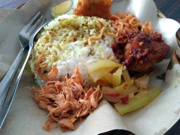 Bali Dili Nasi Campur Geleneksel Bir Yemek Endonezya Dili Karışık — Stok fotoğraf