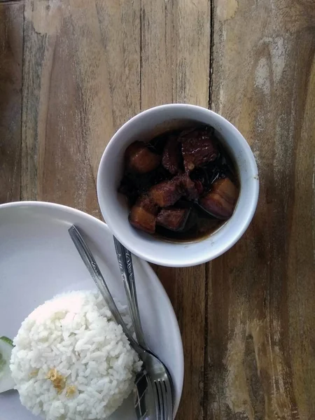 Babi Kecap インドネシアの甘い醤油と豚肉を煮込み 醤油と豚は 文字通り — ストック写真
