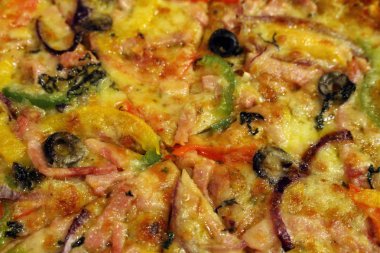 Pizza yakından görmek bir restaurant, sıcak hizmet. Biraz et ve sebze var. Lezzetli