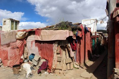 Yarchen Gar (Yaqen Orgyan Tapınağı) yok Tibet, Çin. Mart 2015 yılında alınan
